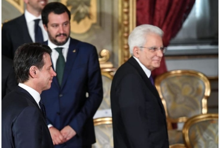 Il presidente Sergio Mattarella con il premier Conte e il vicepremier Salvini