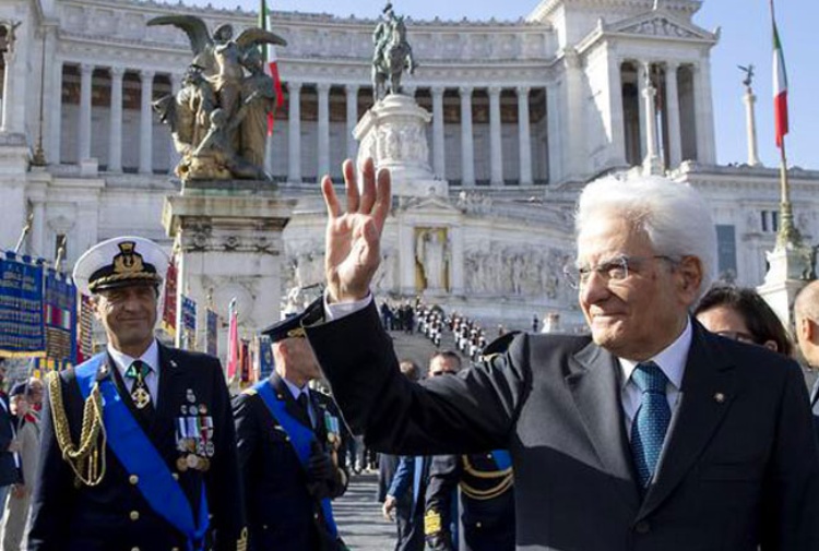 25 aprile, Mattarella tuona contro il fascismo. Poi l'affondo: 'Mai barattare ordine in cambio della libertà'