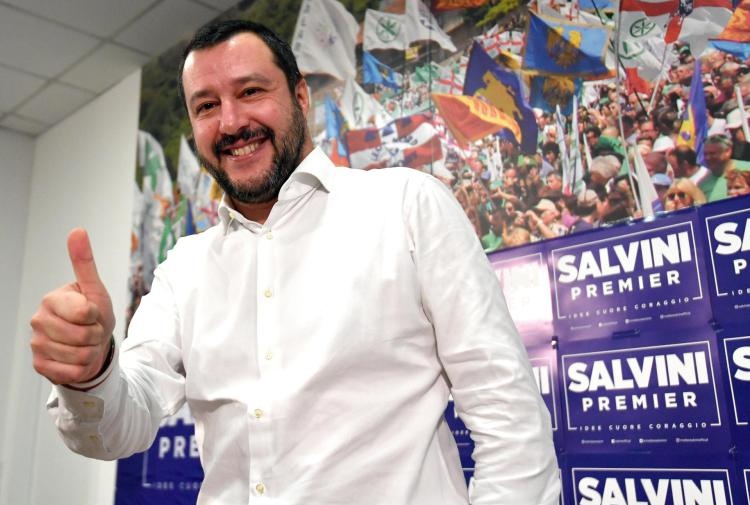 Guai a scrivere dei 49 milioni della truffa: la black list di Salvini. Anche 'Berlusconi' e 'Siri' bannati dal social del ministro