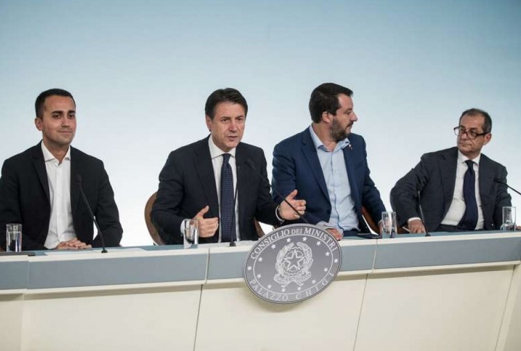L'Italia e l'infrazione Ue, un film che ricorda la Grecia. Ecco cosa può succedere